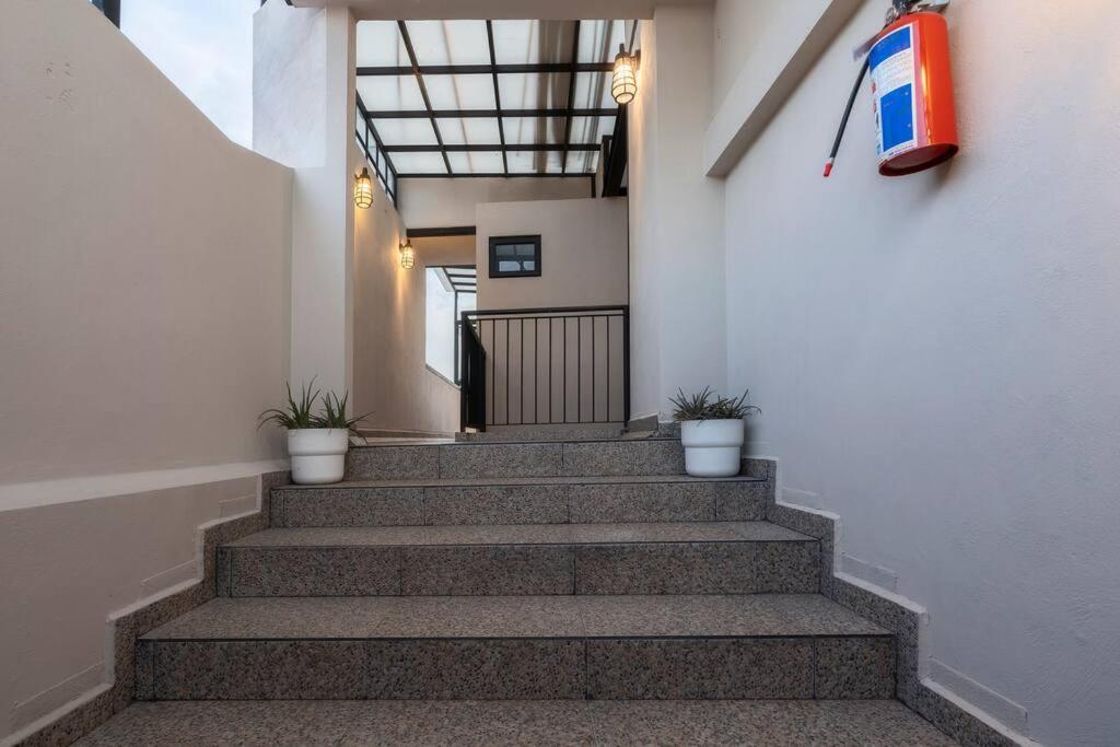104 Location 2bdrm 2bath Ac Fits 8 Rooftop Holiday home *