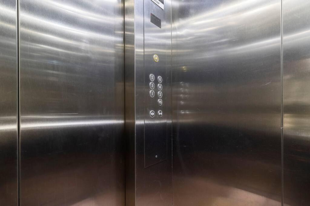 104 Location 2bdrm 2bath Ac Fits 8 Rooftop *